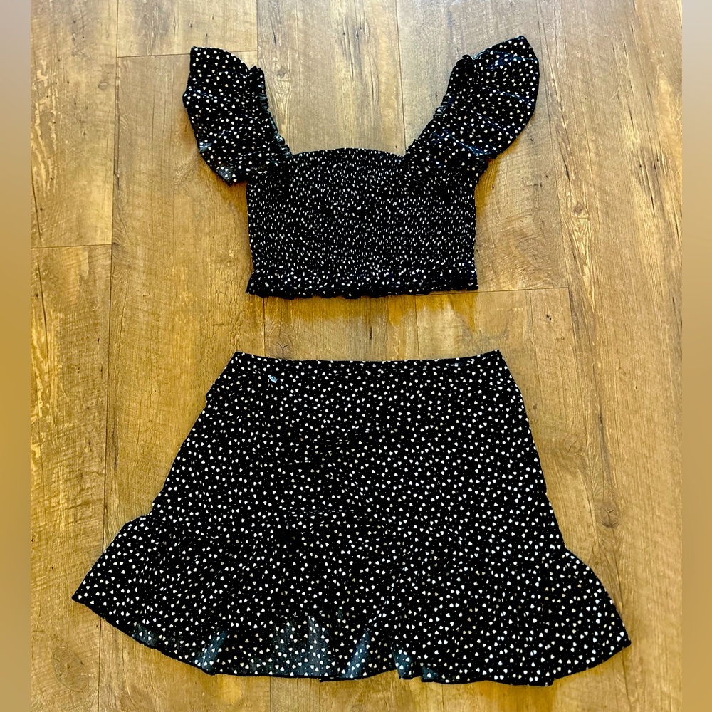 ✨ Stylish Black & White Two-Piece Set – Size Large ✨